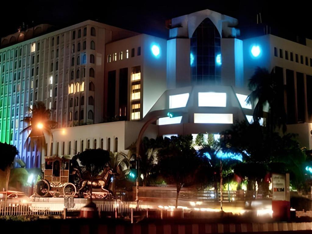 Hotel Ruposhi Bangla Дакка Экстерьер фото