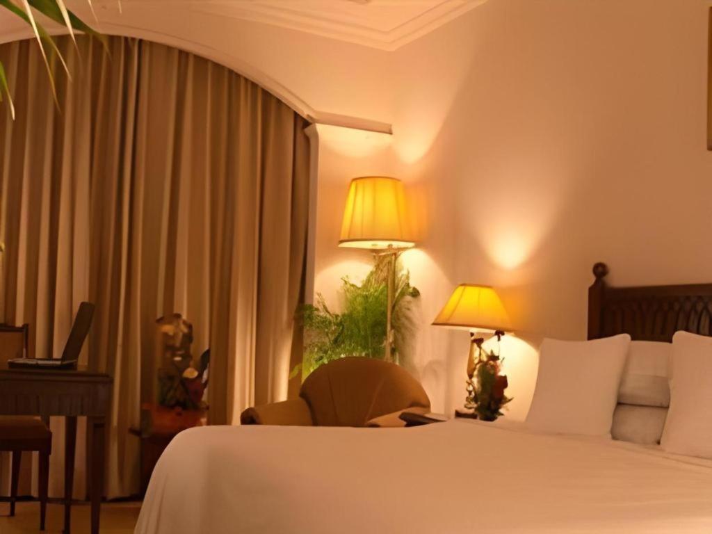 Hotel Ruposhi Bangla Дакка Экстерьер фото