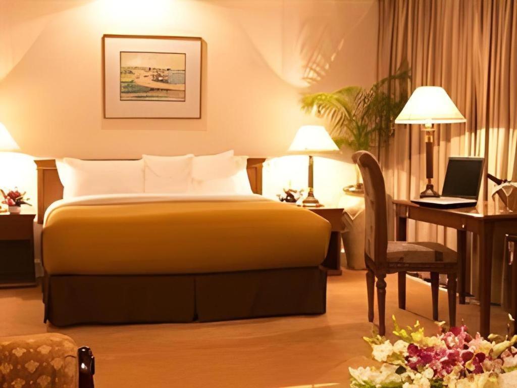 Hotel Ruposhi Bangla Дакка Экстерьер фото