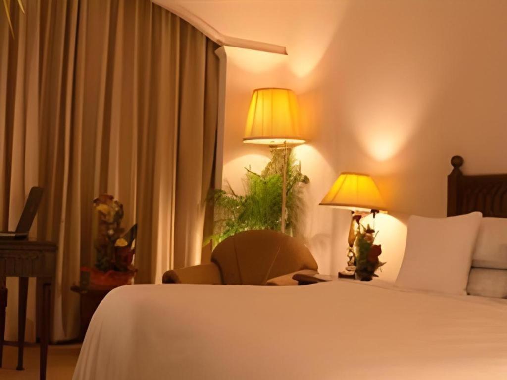 Hotel Ruposhi Bangla Дакка Экстерьер фото